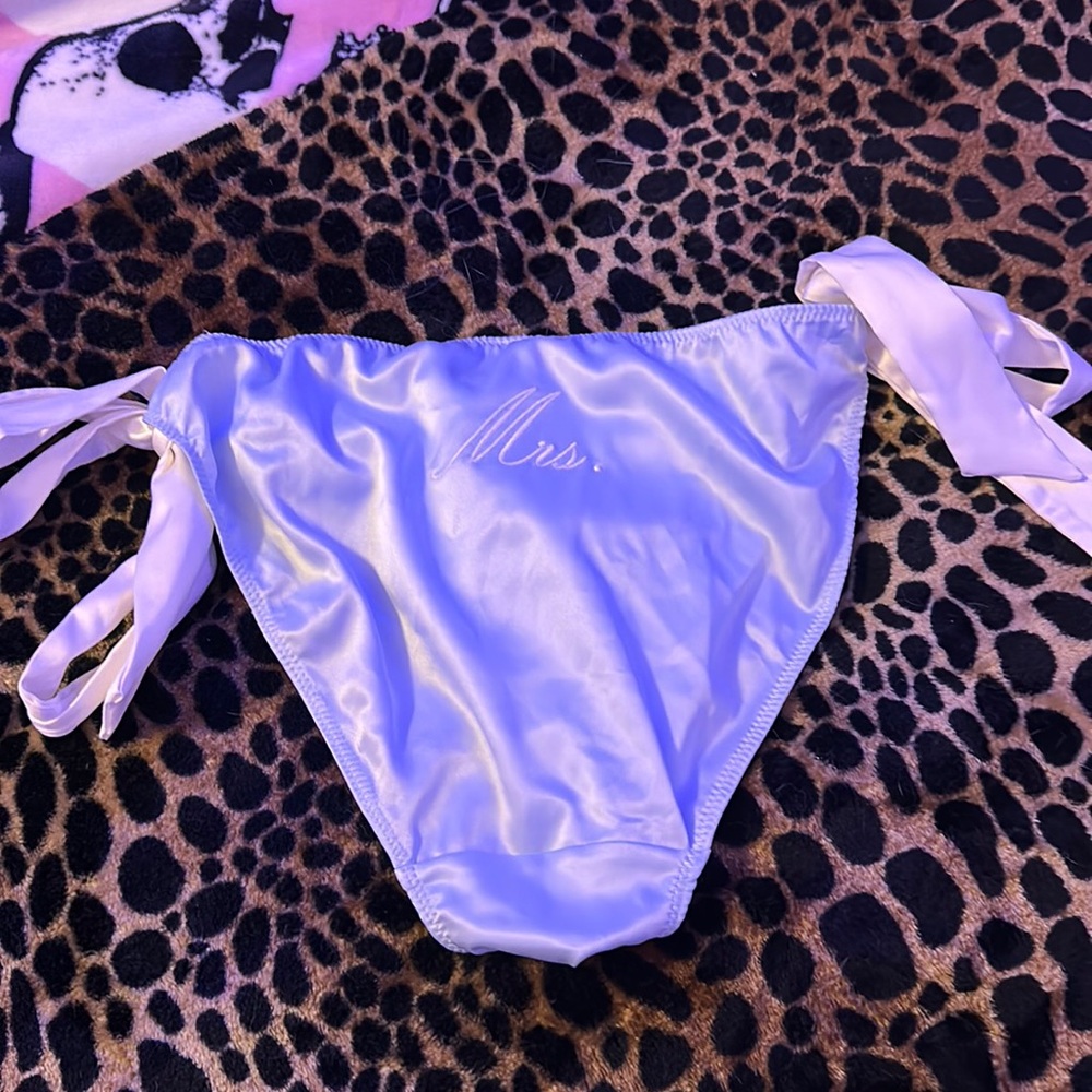 Victoria’s Secret tease,bridal shower underwear